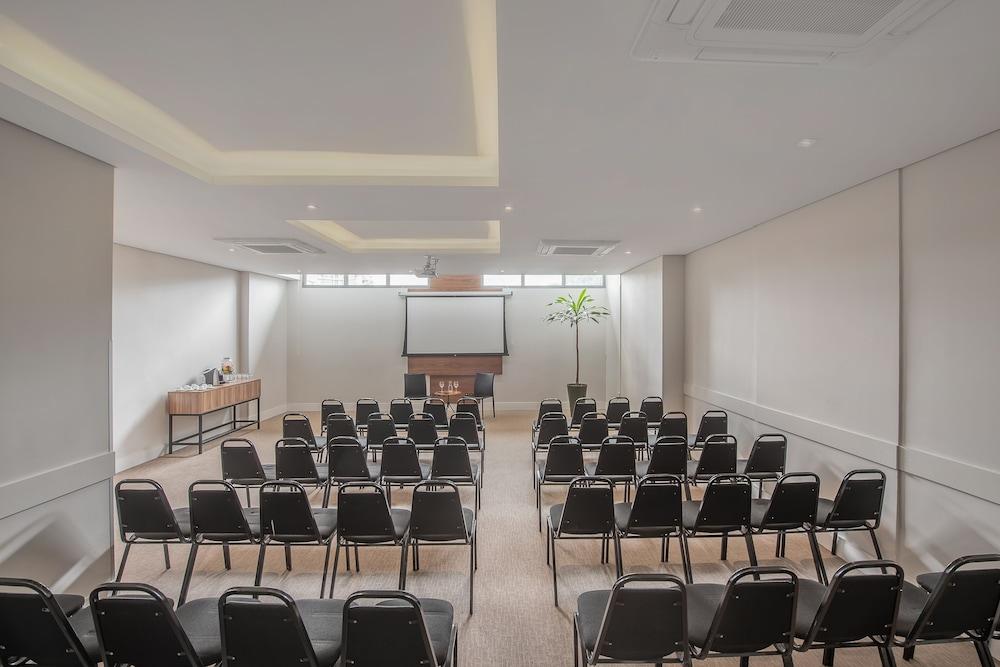 Hotel Mont Blanc Premium Ribeirão Preto Exteriör bild Meeting room