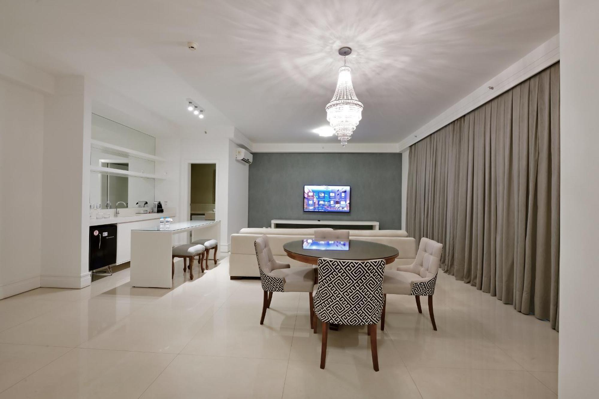 Hotel Mont Blanc Premium Ribeirão Preto Rum bild A suite at the Mandarin Oriental, Munich