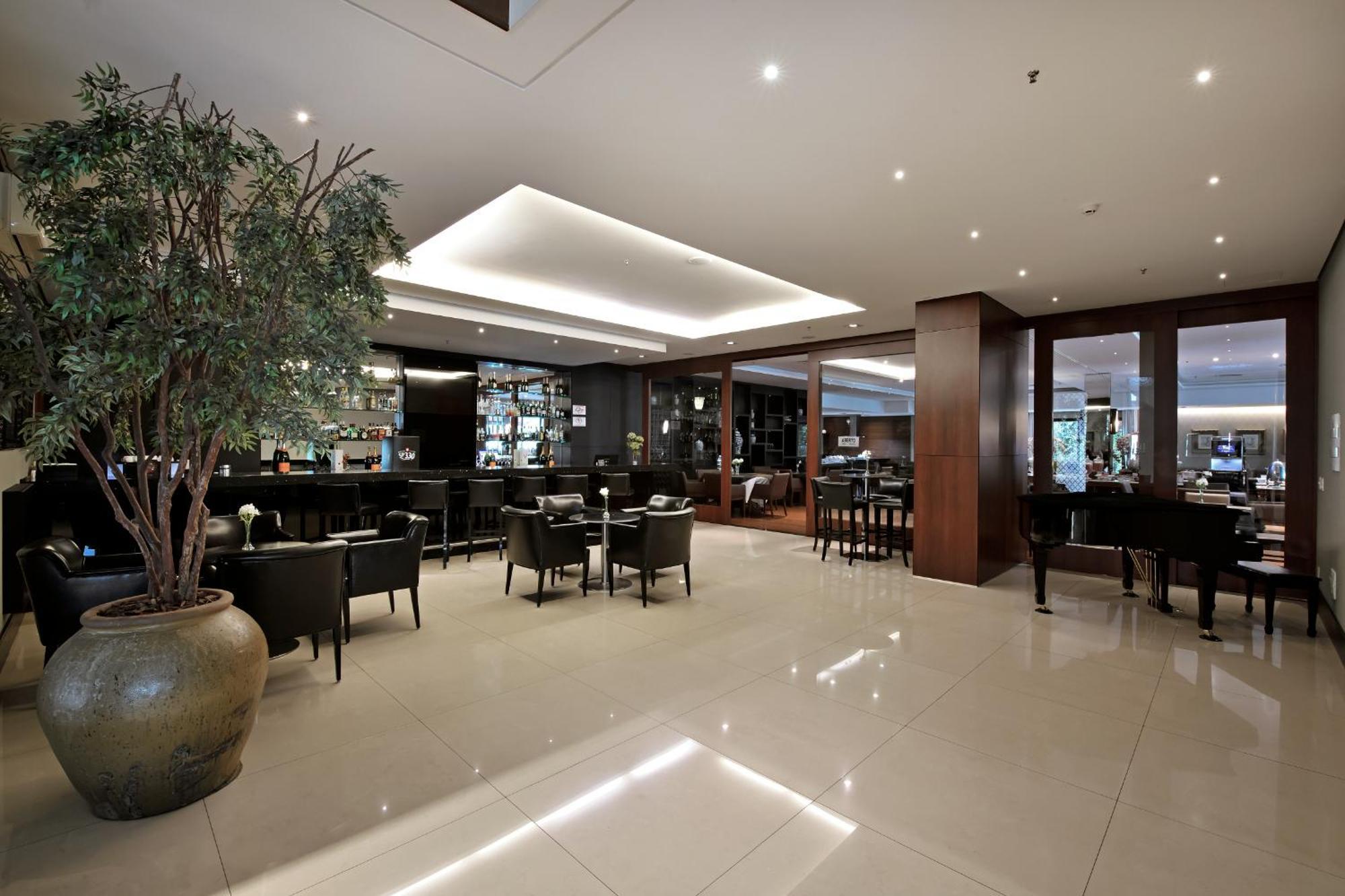Hotel Mont Blanc Premium Ribeirão Preto Exteriör bild The interior of the lounge