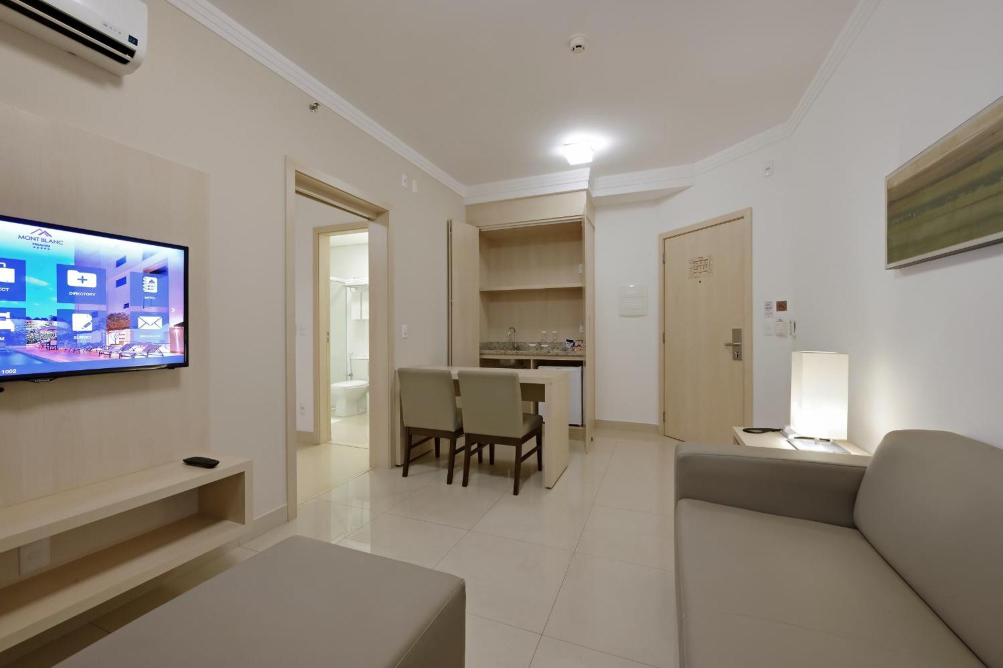 Hotel Mont Blanc Premium Ribeirão Preto Rum bild A typical apartment