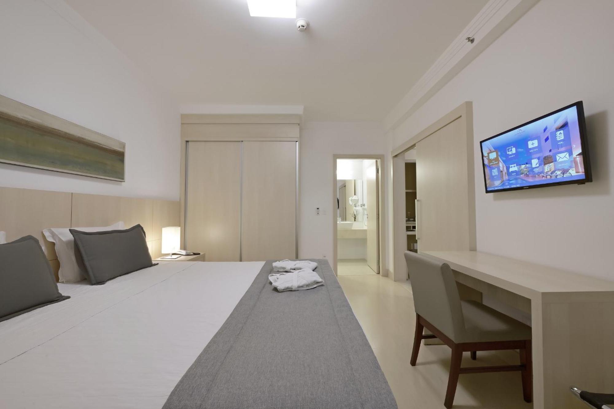 Hotel Mont Blanc Premium Ribeirão Preto Rum bild A room at the hotel