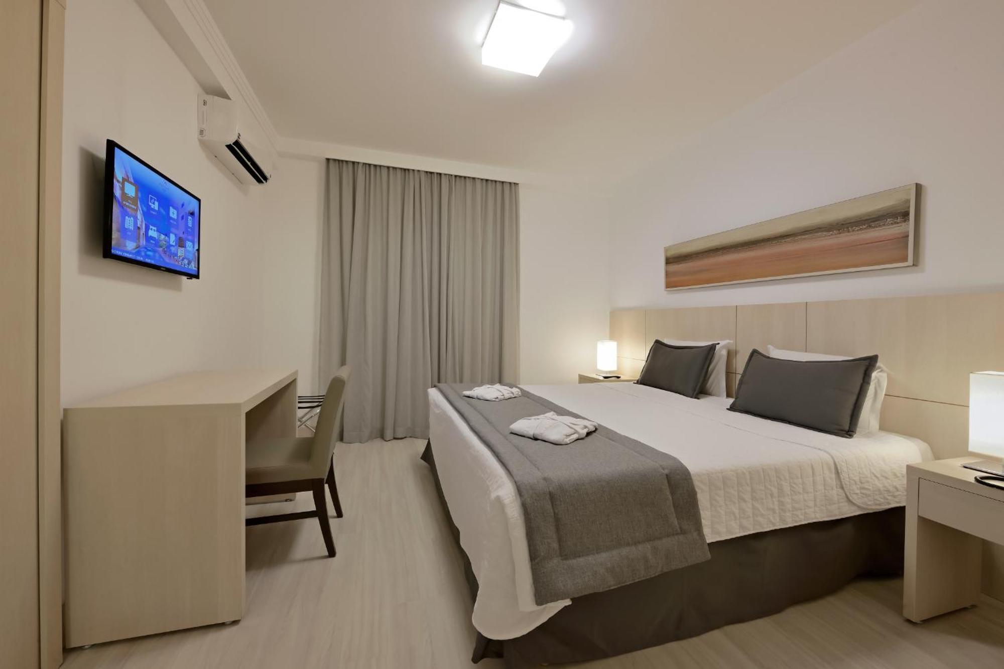 Hotel Mont Blanc Premium Ribeirão Preto Rum bild A room at the hotel