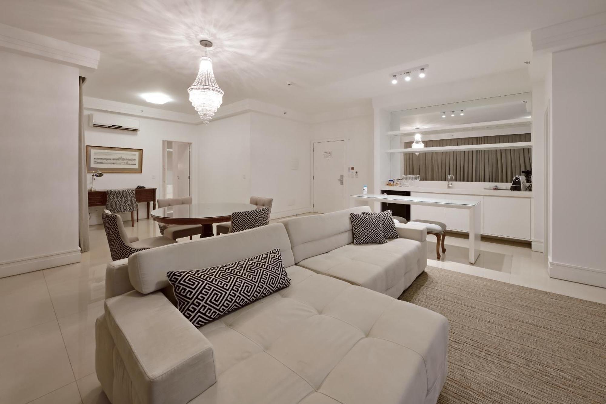 Hotel Mont Blanc Premium Ribeirão Preto Rum bild A living room in a condominium