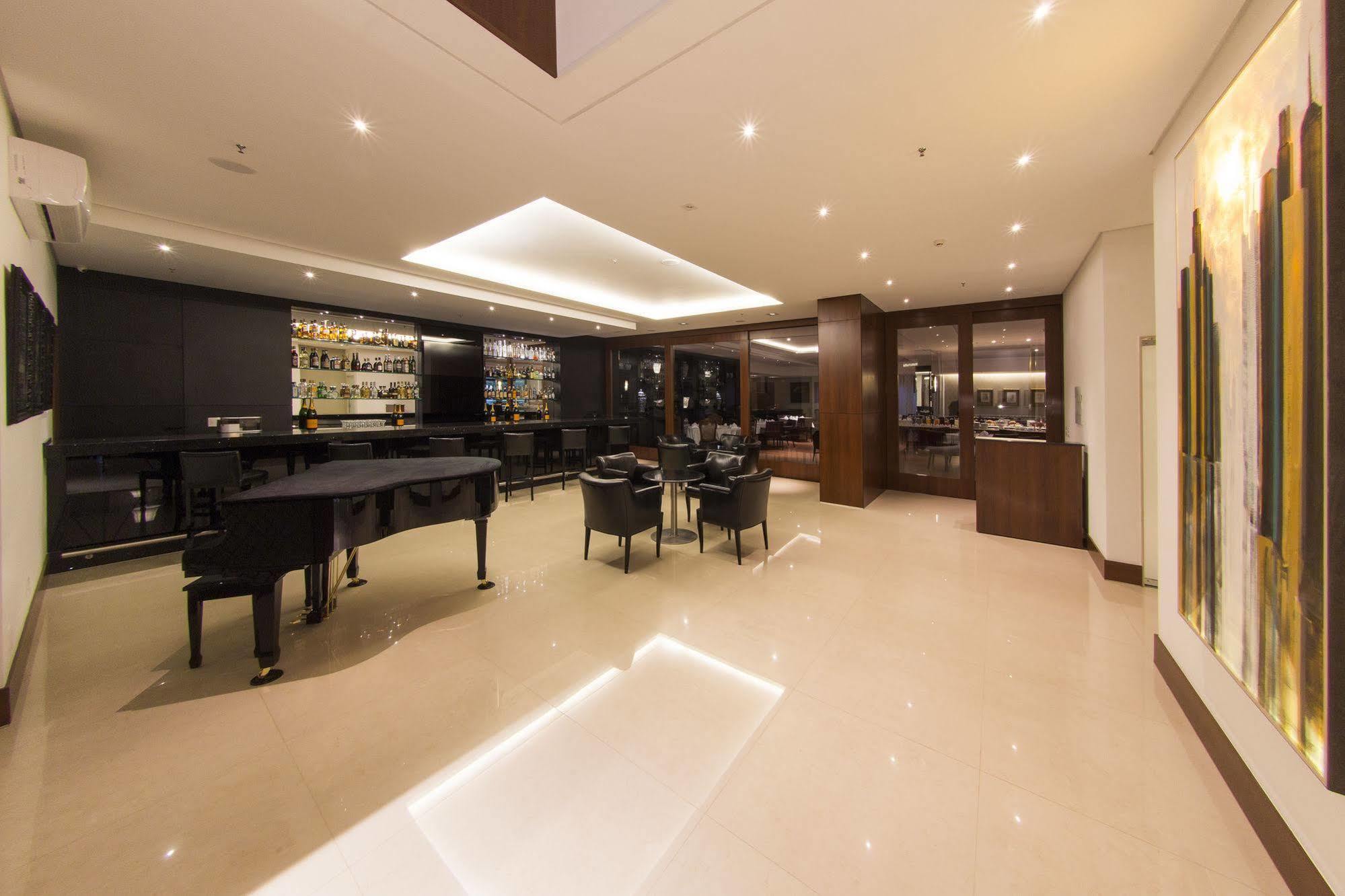 Hotel Mont Blanc Premium Ribeirão Preto Exteriör bild The interior of the club
