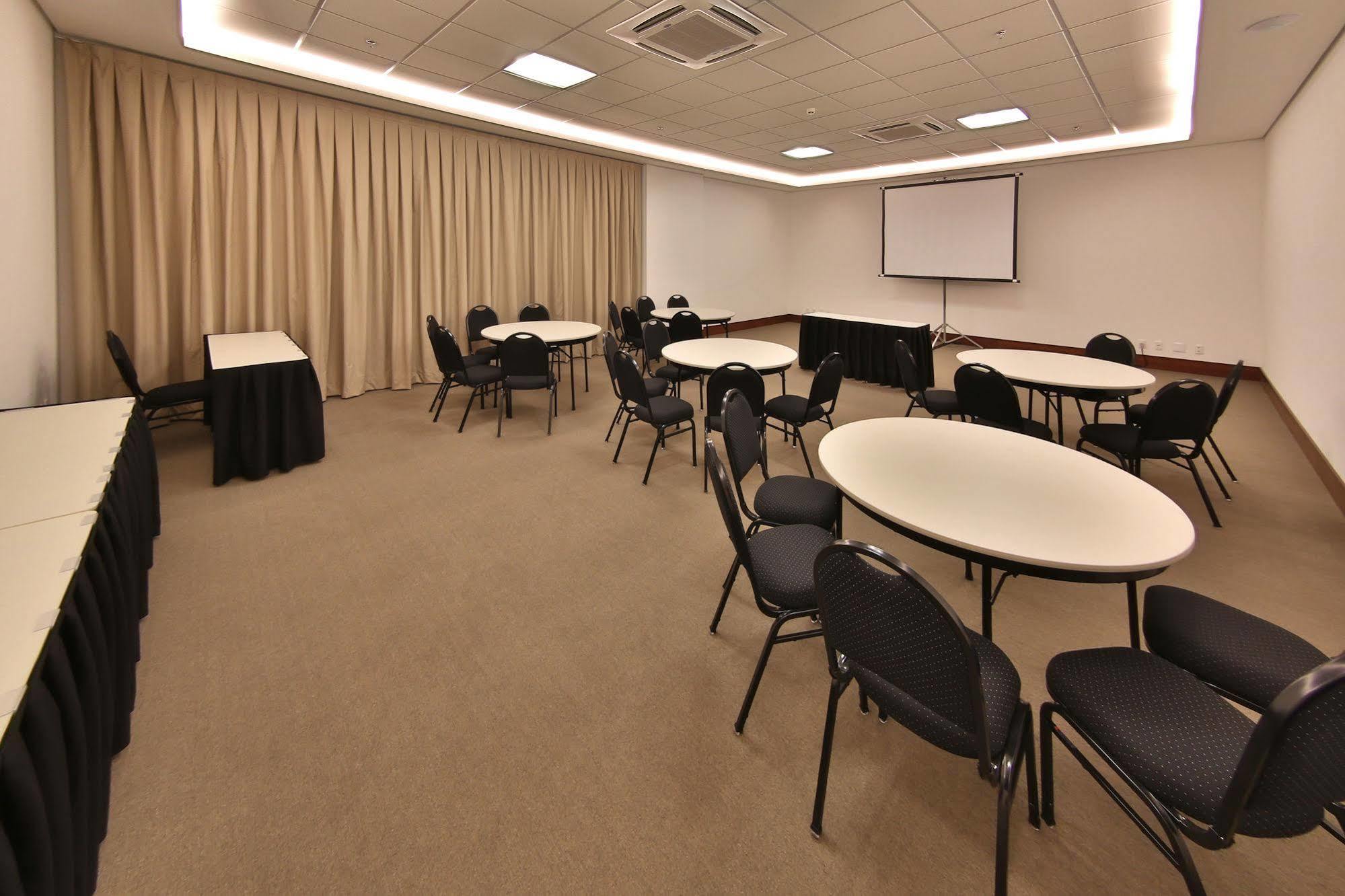 Hotel Mont Blanc Premium Ribeirão Preto Exteriör bild A meeting room at the National Library of the Netherlands