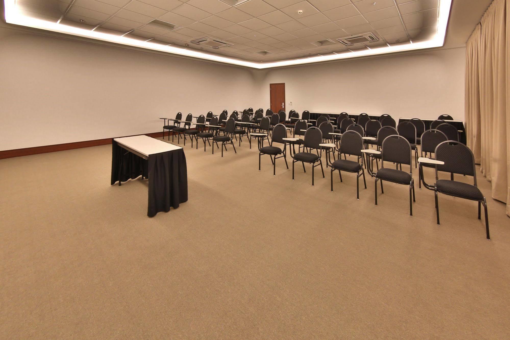 Hotel Mont Blanc Premium Ribeirão Preto Exteriör bild A typical meeting room